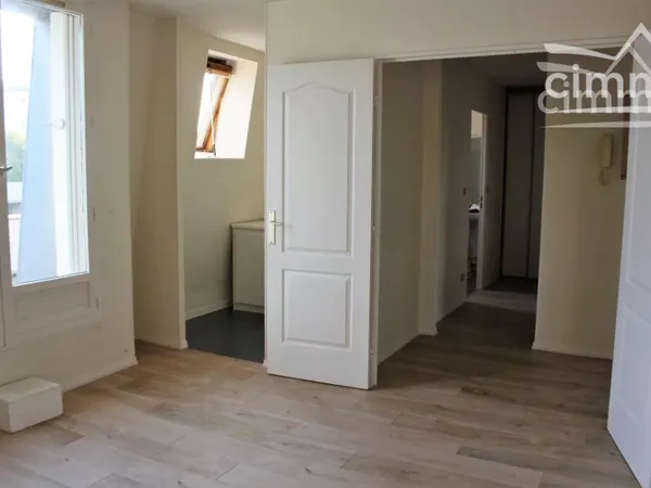 Appartement F1 avec terrasse à Chantilly