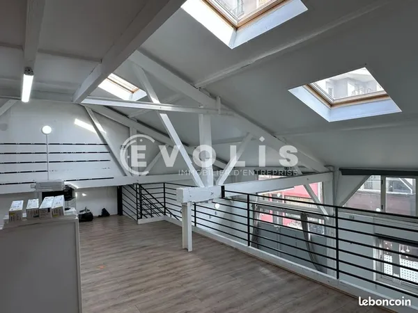 Bureau 82 m²