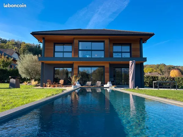À VENDRE - Maison contemporaine avec vue sur le Parmelan, piscine et terrain exceptionnel à Charvonn