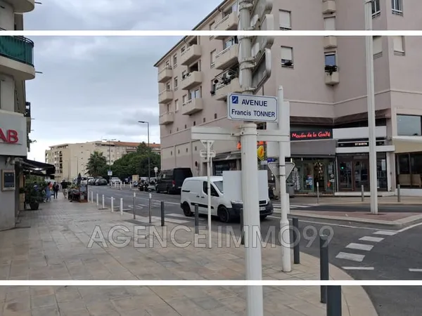 DOUBLE GARAGE 24 M² : CENTRE VILLE