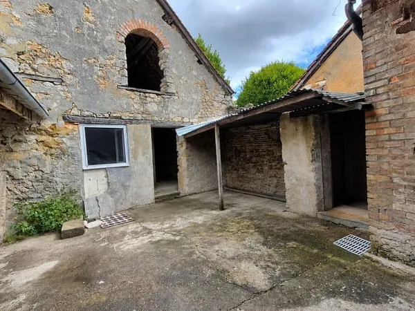 Immeuble de caractère avec potentiel locatif Louplande