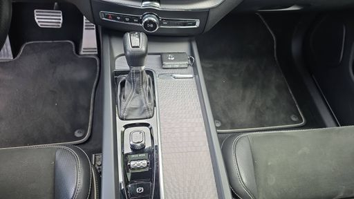 Volvo XC60 2.0 D4 190 Geartronic8 - R-Design – 2018 – 152000 km – Diesel – Boîte Automatique — photo 11
