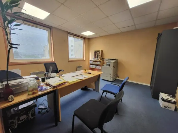 Bureau 75 m²