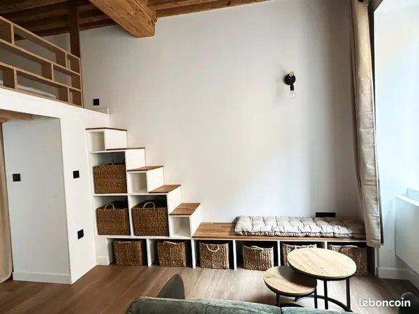 À LOUER - STUDIO MEUBLÉ NEUF DE 26 m² + MEZZANINE - LYON 5e - 890 CC