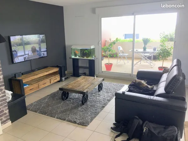Appartement T3 traversant de 72 m², avec terrasse couverte de 18 m² exposée sud et garage fermé - Ré