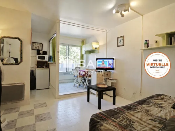 Studio avec piscine proche plage et marina.