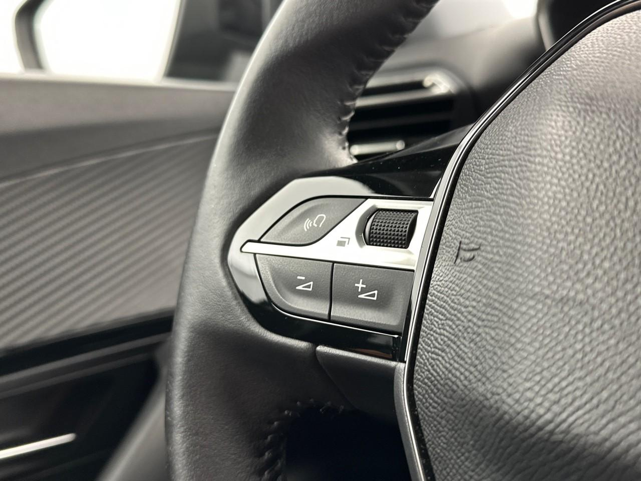 Peugeot 2008 puretech 100 s&s bvm6 style — photo 17