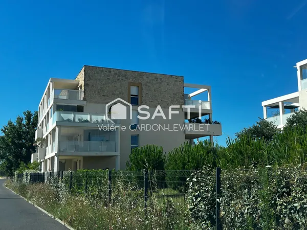 Appartement en rez-de-jardin avec terrasse