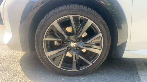 Peugeot 208 1.2 PureTech 130 EAT8 - GT – 2023 – 51530 km – Essence – Boîte Automatique — photo 18