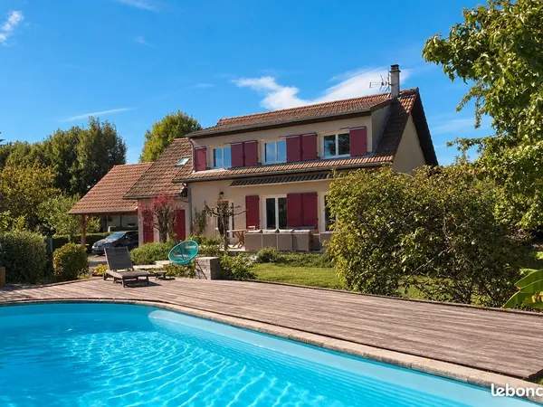 Maison 7 pièces 136 m²