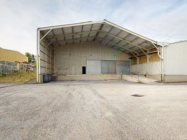 Local d'activités de 2000 M²