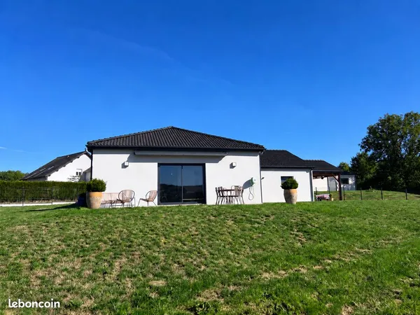 Maison plain-pied 2023 classe A, vue dégagée, 1129 m²