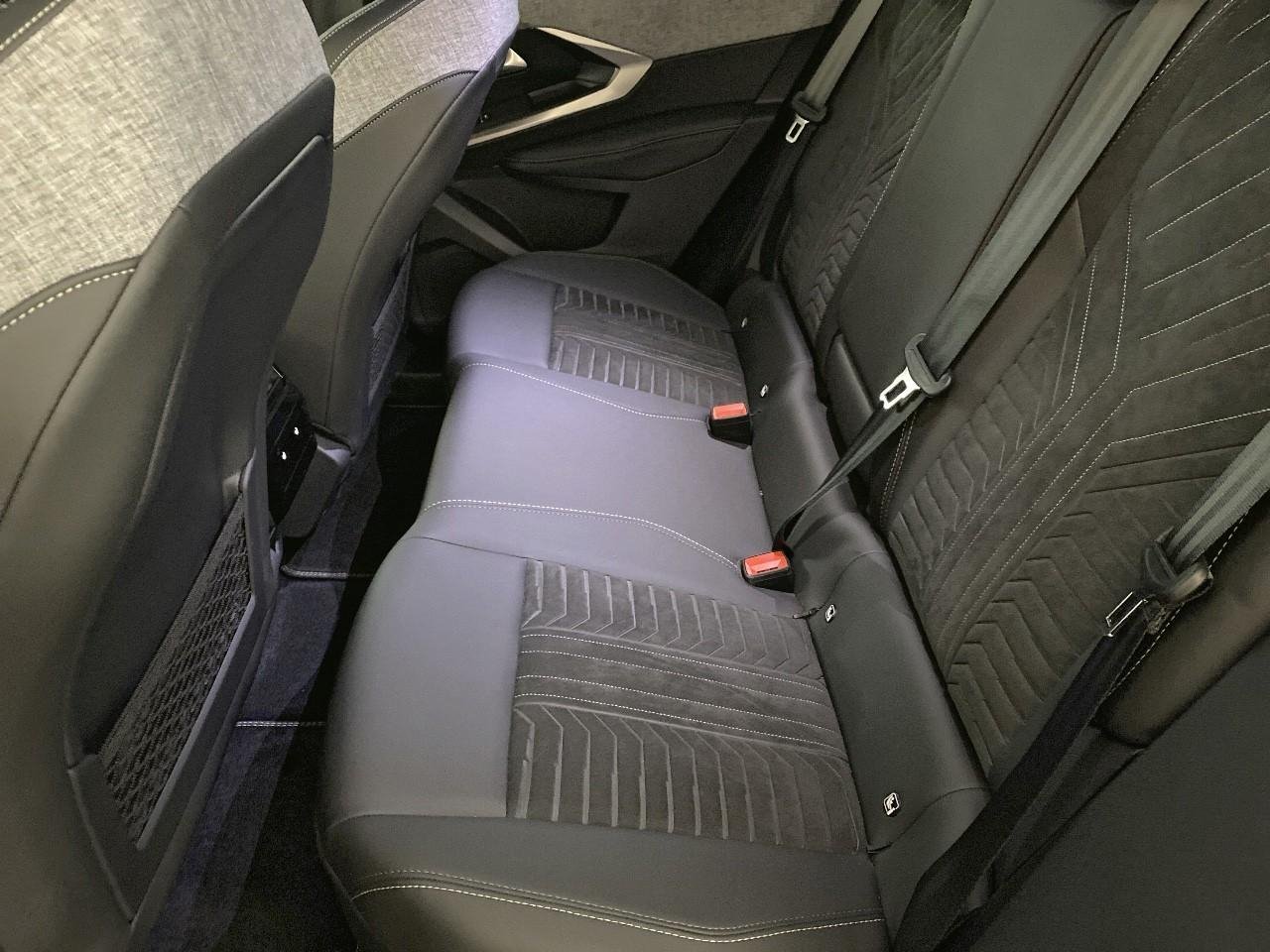 Peugeot 3008 electrique 210 ch 73 kwh gt — photo 10