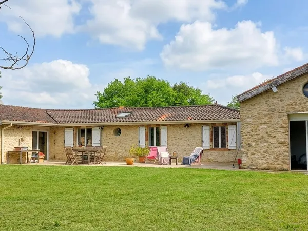 Ferme de charme rénovée avec dépendance Pavie (Gers)