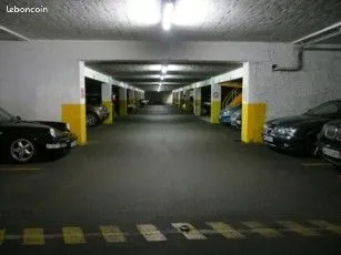 Parking gardé et sécurisé pour auto Place DUPUY