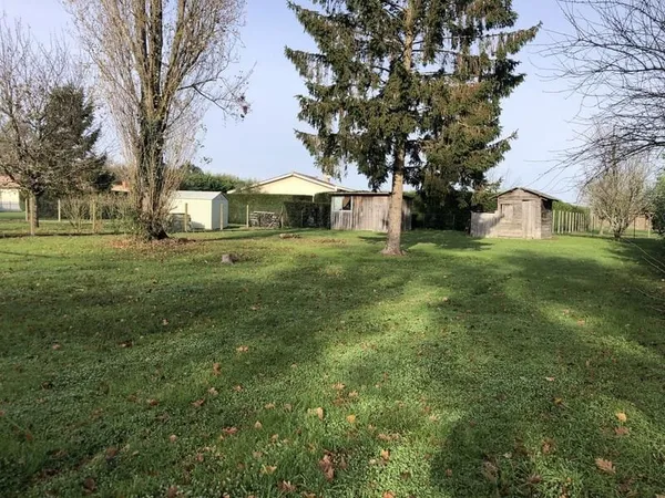 TERRAIN CONSTRUCTIBLE 771 m2 NON VIABILISE BORNE CISSAC