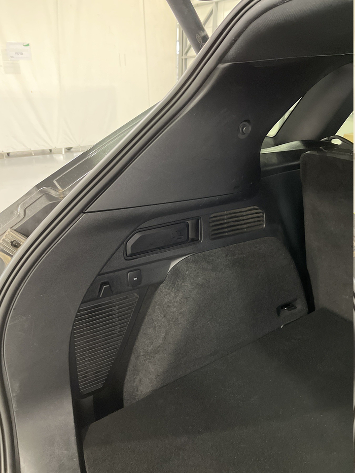Ford Kuga — photo 63