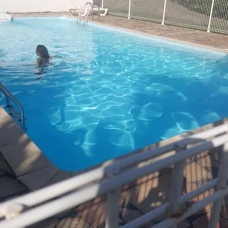 F3 à louer à Ste Anne 800 avec piscine