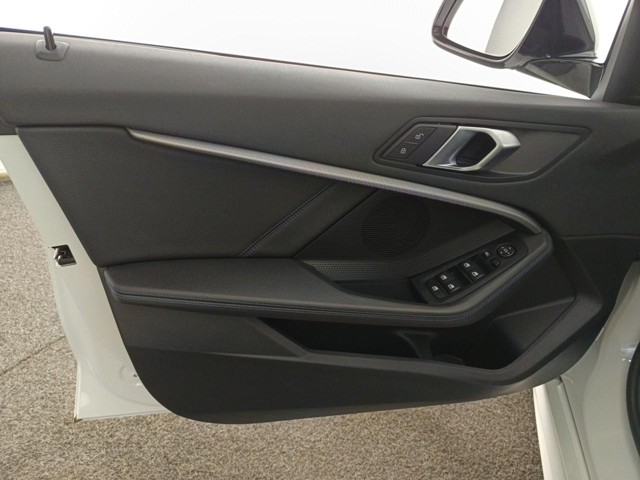 Bmw Serie 1 16i 109 ch dkg7 m sport — photo 19