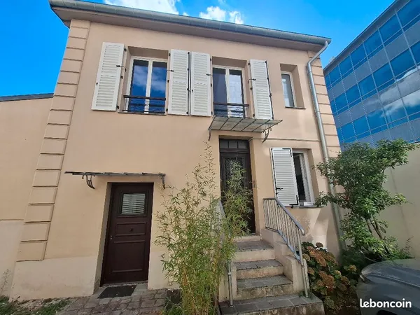 Studio à louer Montrouge proche Metro et RER C idéal étudiant 880 Euros cc