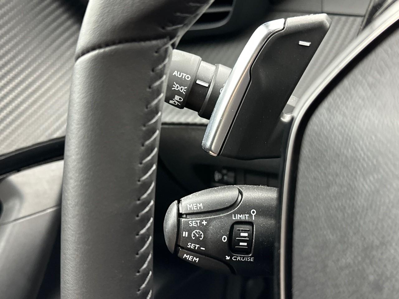 Peugeot 2008 hybrid 145 e-dcs6 style — photo 17