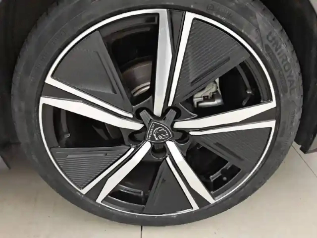 Peugeot 308 sw puretech 130ch s&amp;s eat8 — photo 13