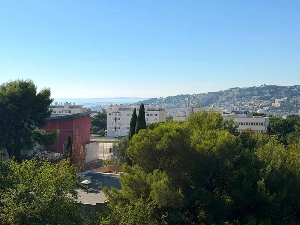 NICE RIMIEZ LISIERE CIMIEZ 2 PIECES EN ETAGE AVEC BALCON VUE MER