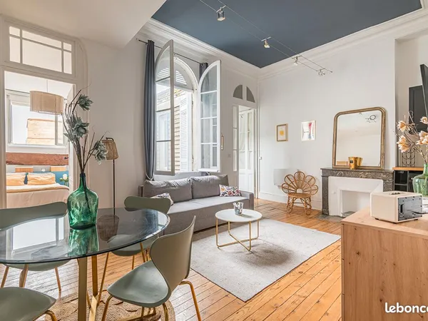 Location courte durée - Charmant T2 meublé - Bordeaux Chartrons, rue Notre-Dame