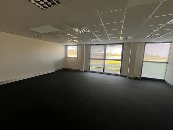 ENTZHEIM - AEROPARC - bureaux de 138m² en RDC à louer
