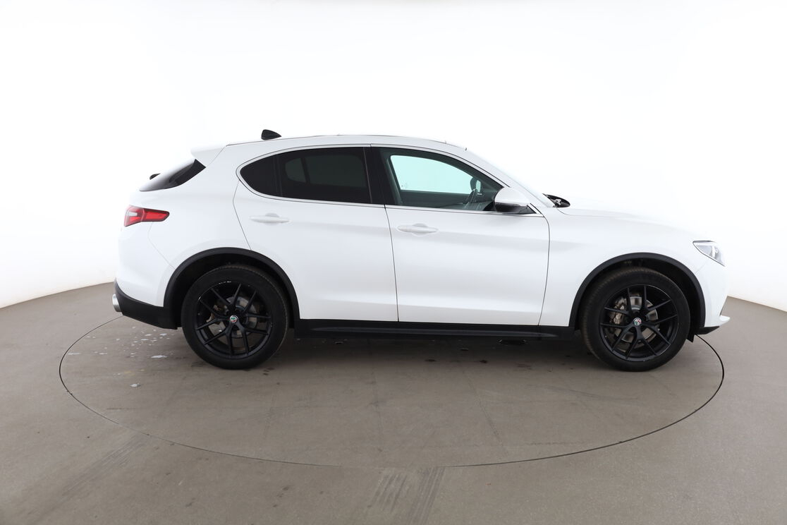Alfa Romeo Stelvio 2.2 Diesel Q4 Super AT8 — photo 6