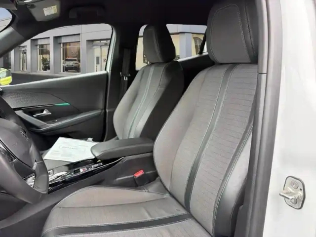Peugeot 2008 puretech 130 s&amp;s eat8 allure — photo 9