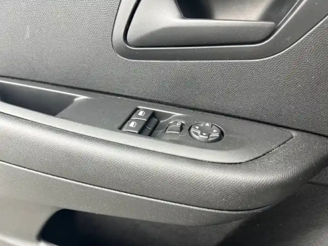 Peugeot 208 puretech 75 s&amp;s bvm5 — photo 15