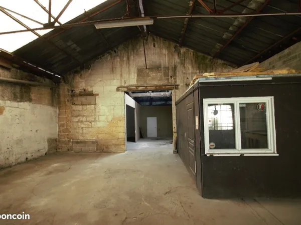 Local professionnel 170 m² - St Seurin sur l'Isle