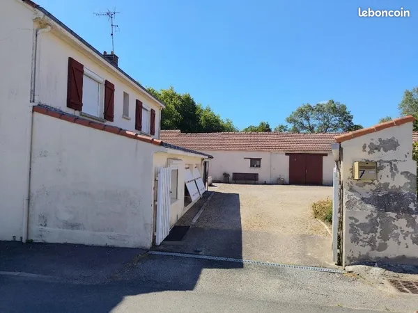 Maison familiale et dépendances à fort potentiel - Proche Pornic
