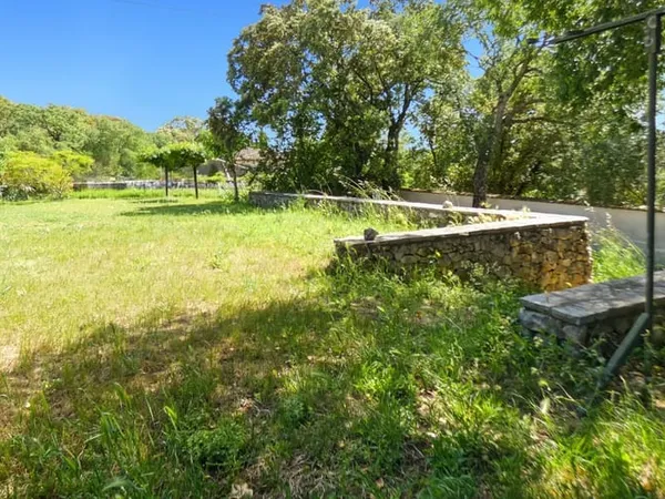 Terrain 1281 m²
