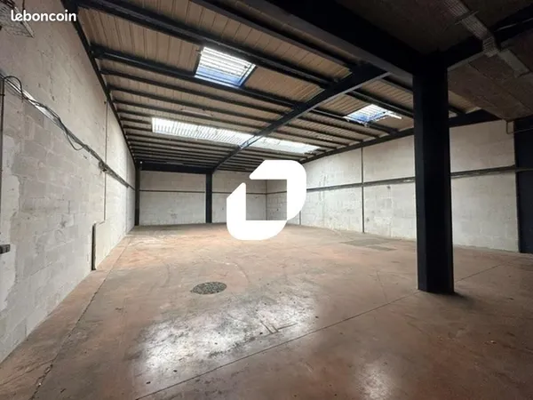 Local d'activité 758 m²