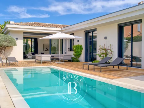 SAINT-TROPEZ - CENTRE VILLAGE - 3 CHAMBRES + CHAMBRE DE SERVICE - PISCINE