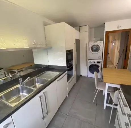 CHAMBRE DISPONIBLE EN COLOCATION - LYON 3e - APPARTEMENT RÉNOVÉ ET ENTIÈREMENT MEUBLÉ