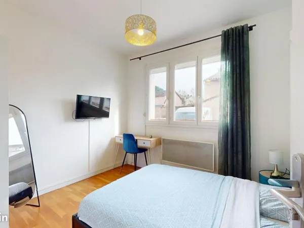 Chambre 6 pièces 75 m²