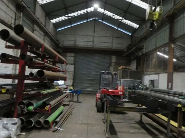 Un Bâtiment à usage d'Atelier de 855 m2