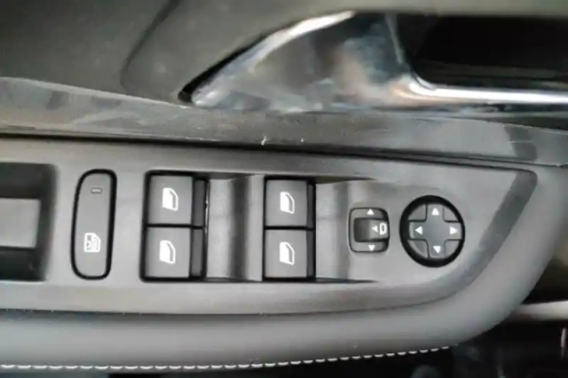 Peugeot 208 electrique 50 kwh 136ch — photo 66