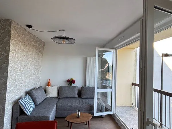 Appartement studio refait à neuf meublé