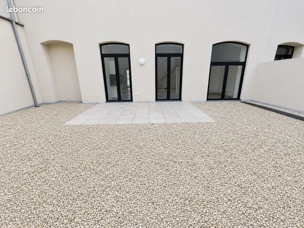 ROANNE - BORDS DE LOIRE - LOFT MEUBLÉ NEUF de 45M2 AVEC TERRASSE de 75 m² 💎 UN BIEN ATYPIQUE ET RARE