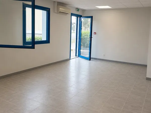 Local mixte 260 m² 69126 BRINDAS