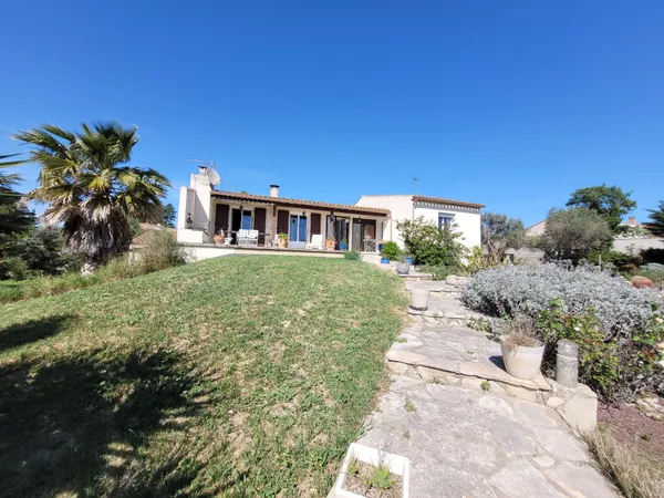 Salles d'Aude Villa de type VI divisée en 2 logements de typ