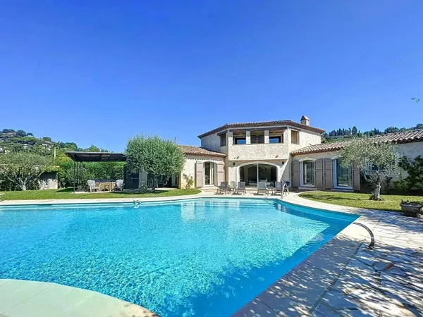 Villa 5 pièces 300 m²
