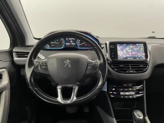 Peugeot 2008 1.2 puretech 110ch s&amp;s eat6 — photo 22