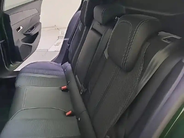 Peugeot 308 phev 180 e-eat8 — photo 12