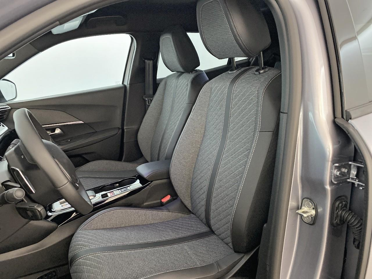 Peugeot 2008 hybrid 145 ch e-dcs6 allure — photo 9