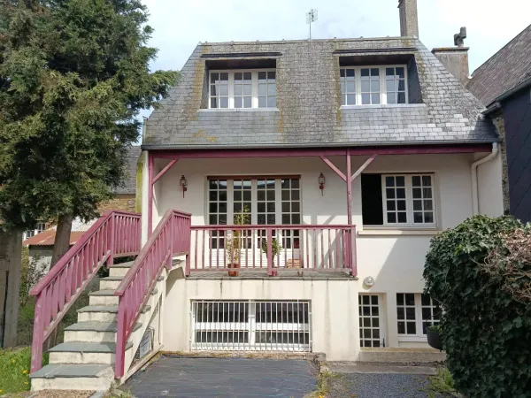 LOCAL COMMERCIAL AVEC HABITATION, TERRAIN ET GARAGES